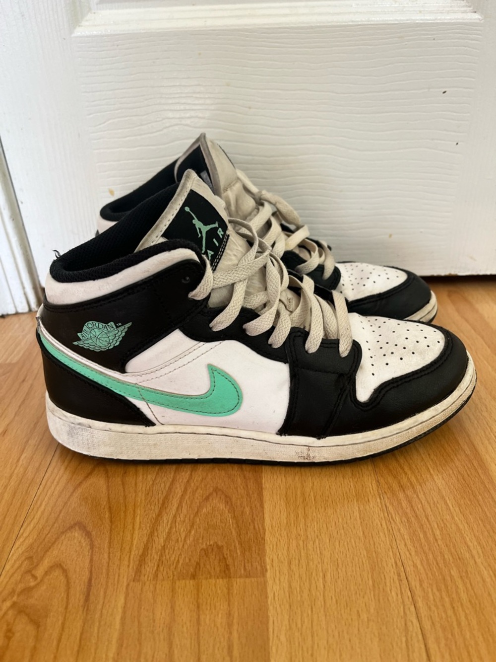 Nike Air Jordan 1 Mid Size 7Y - PLEASE READ